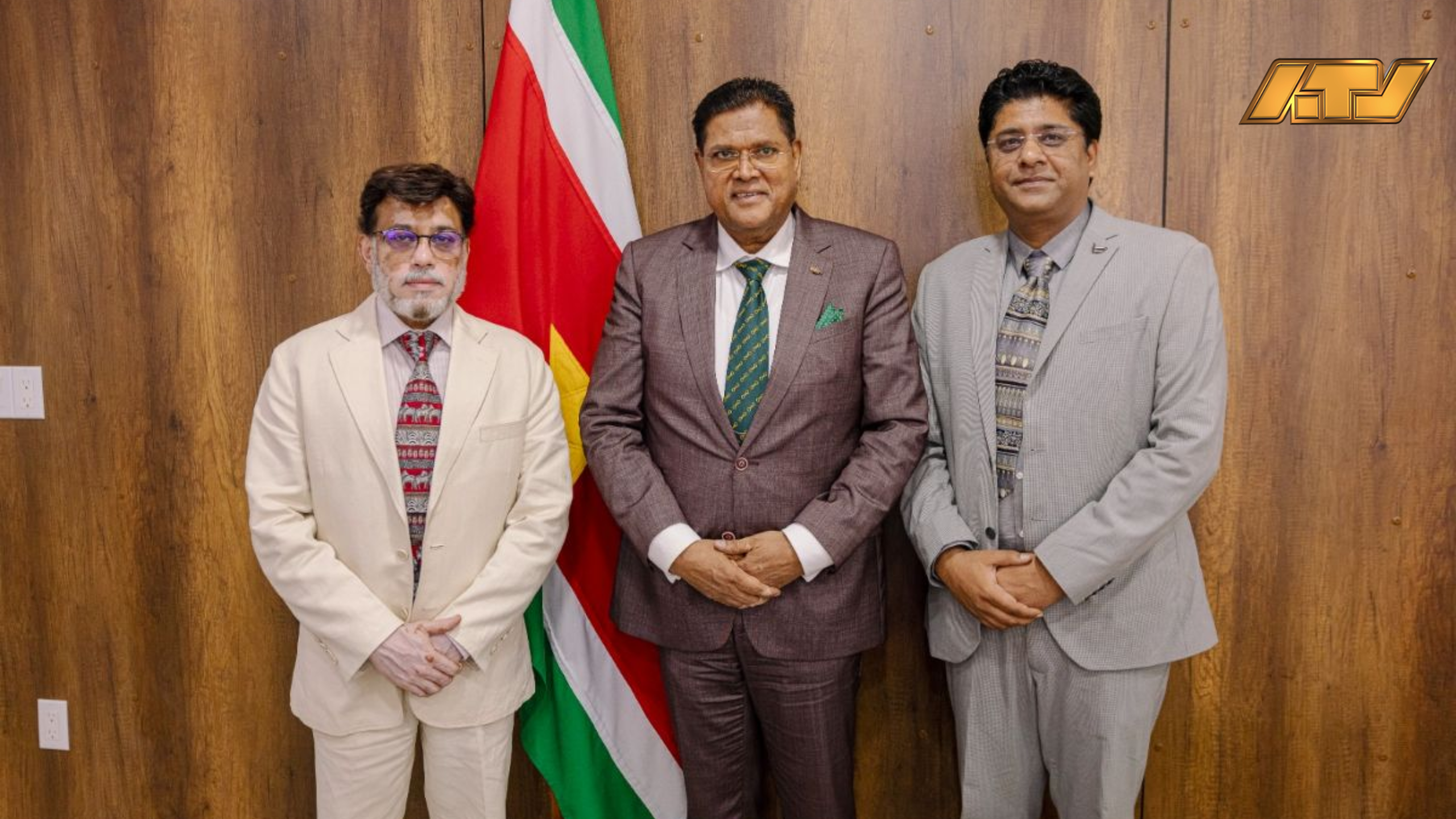 Internationaal energiebedrijf stelt ambitieus zonneproject voor in Suriname
