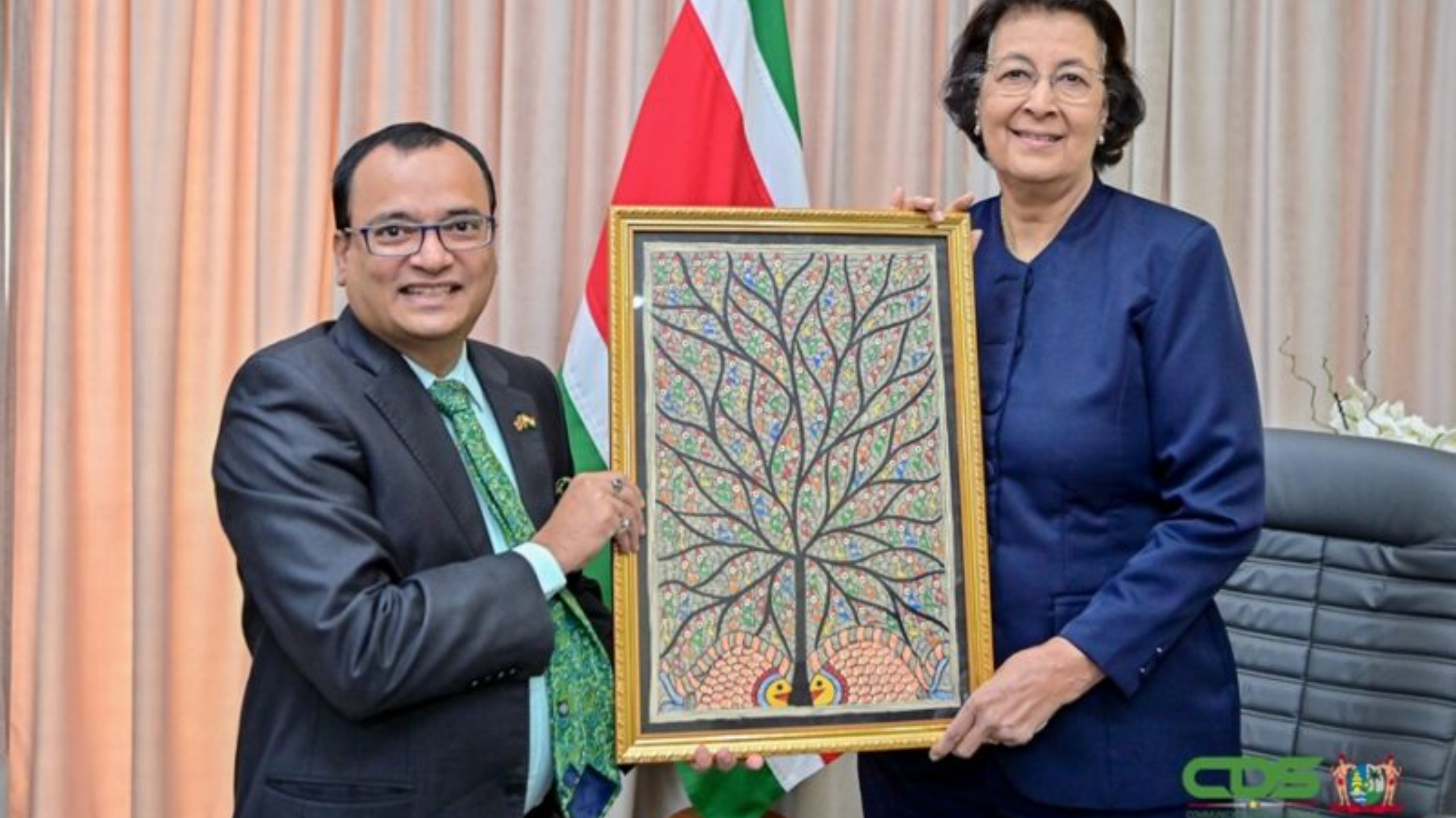 Suriname en India versterken bilaterale banden tijdens kennismakingsgesprek tussen president Simons en ambassadeur Gupta