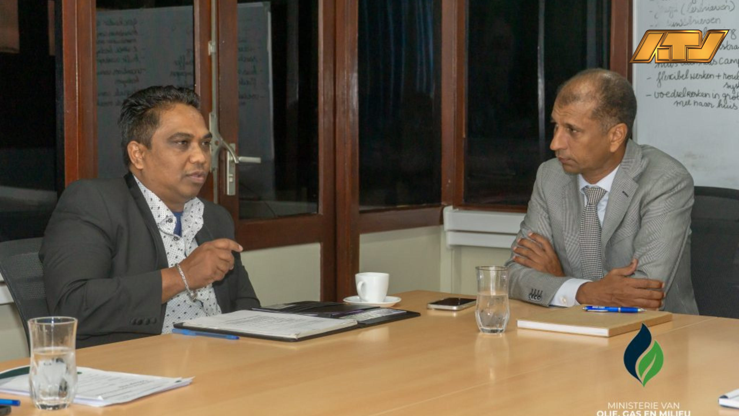 Patrick Brunings en minister Mike Noersalim over Suriname 3.0