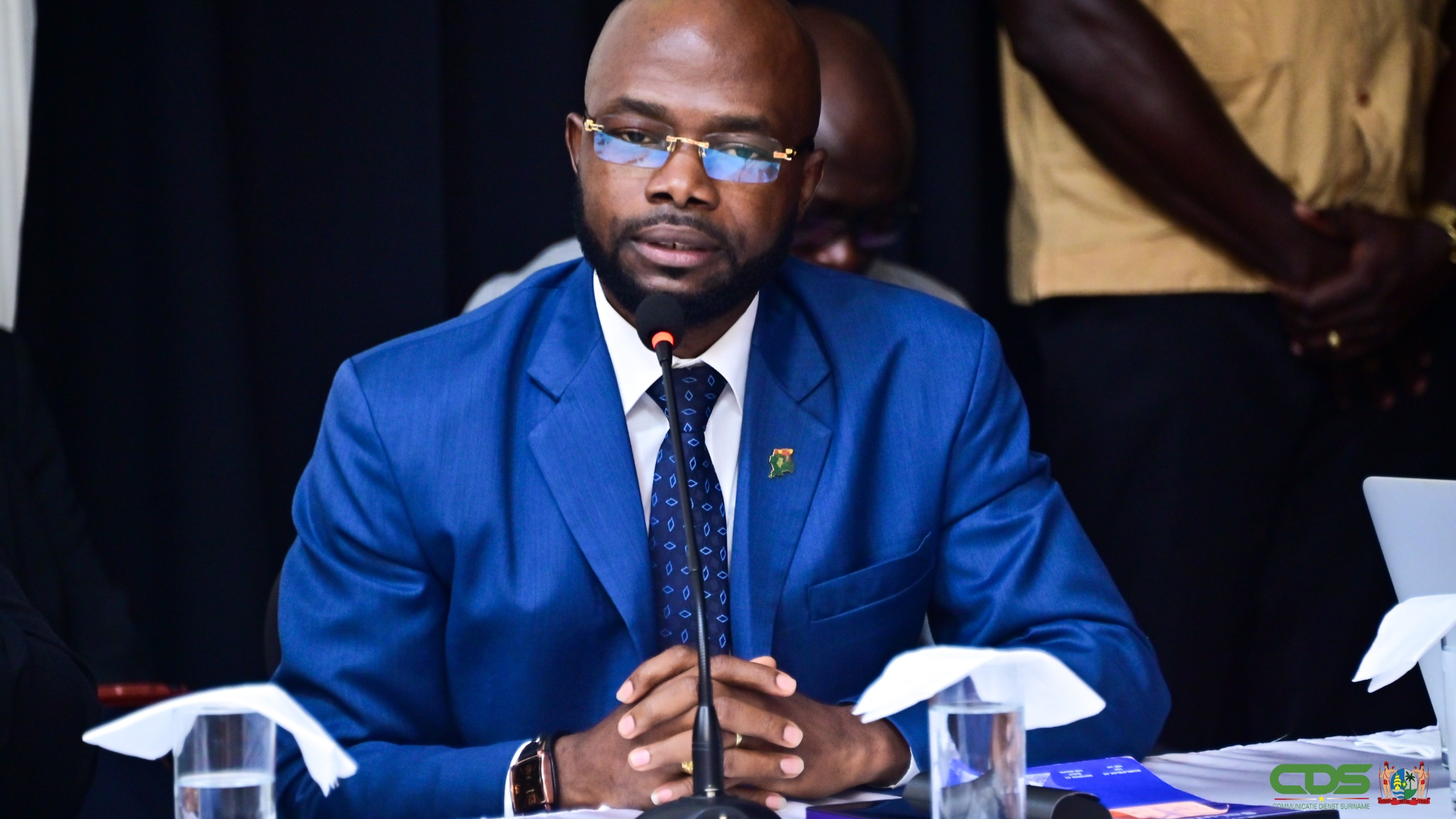 Minister Misiekaba roept op tot alertheid en steun rond suïcidepreventie