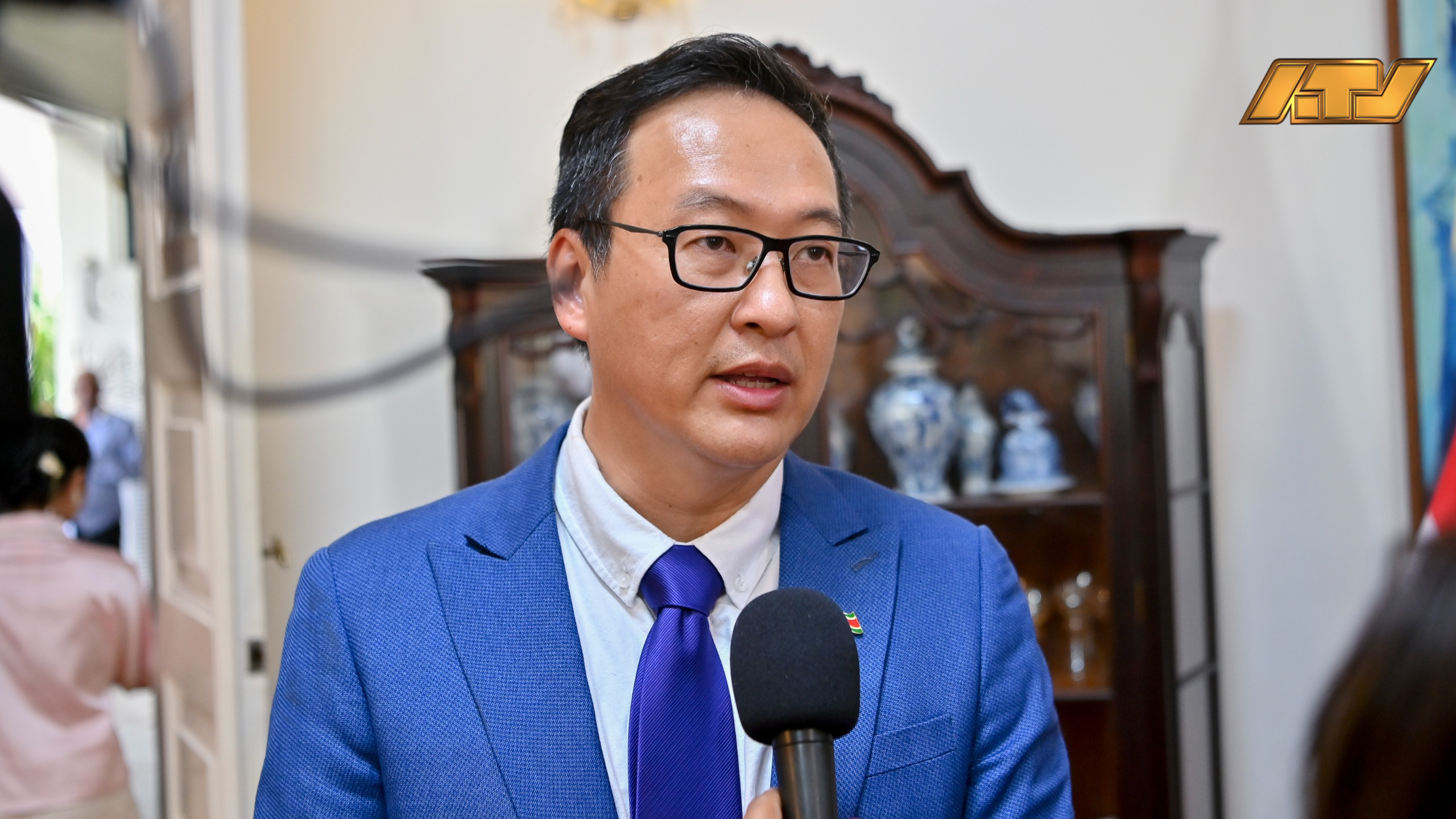 Minister Tsang wil nauwere samenwerking met lokale raden in Paramaribo