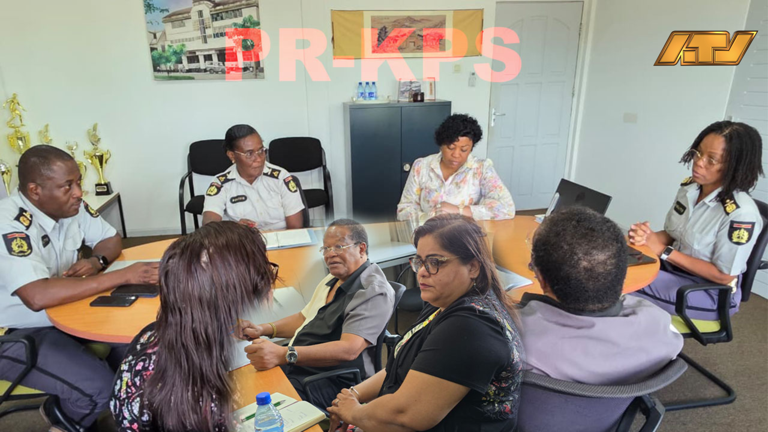 HR-experts brengen werkbezoek aan Korps Politie Suriname