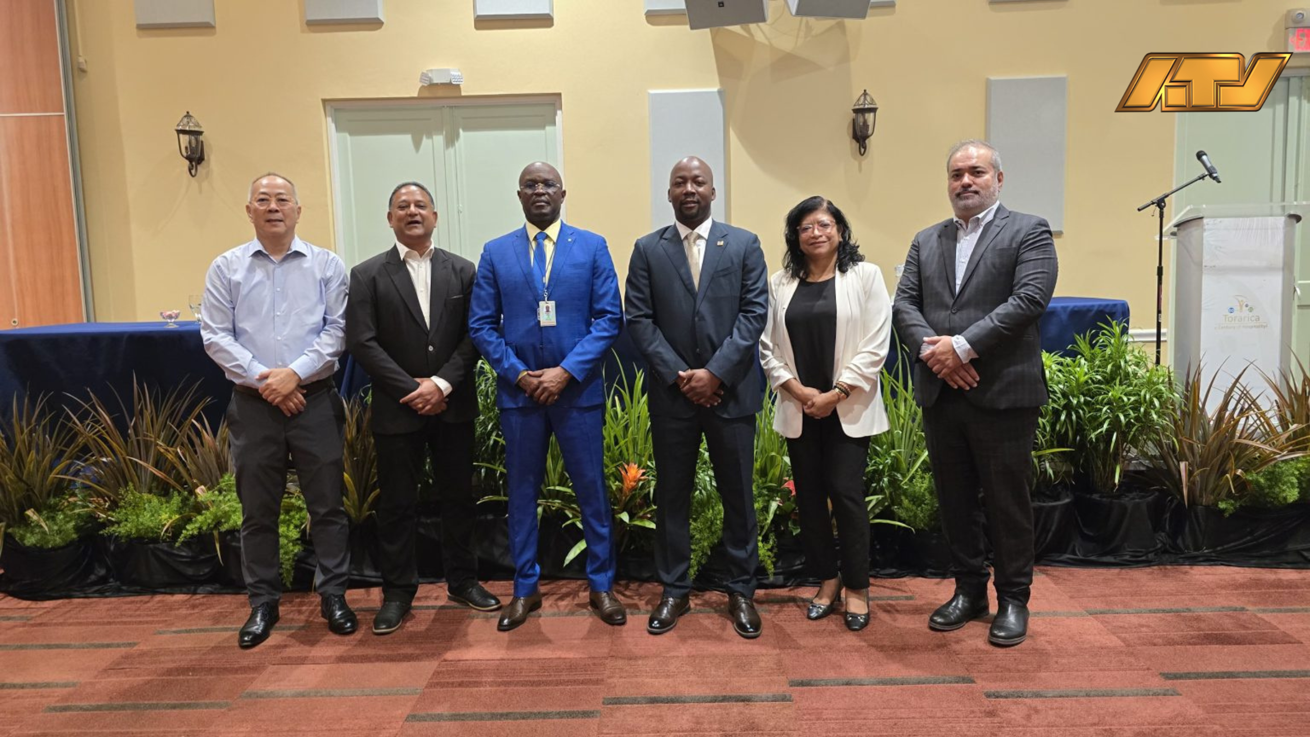 Minister Abiamofo ontvangt juridische en regelgevende kaders voor Energie Sector Plan