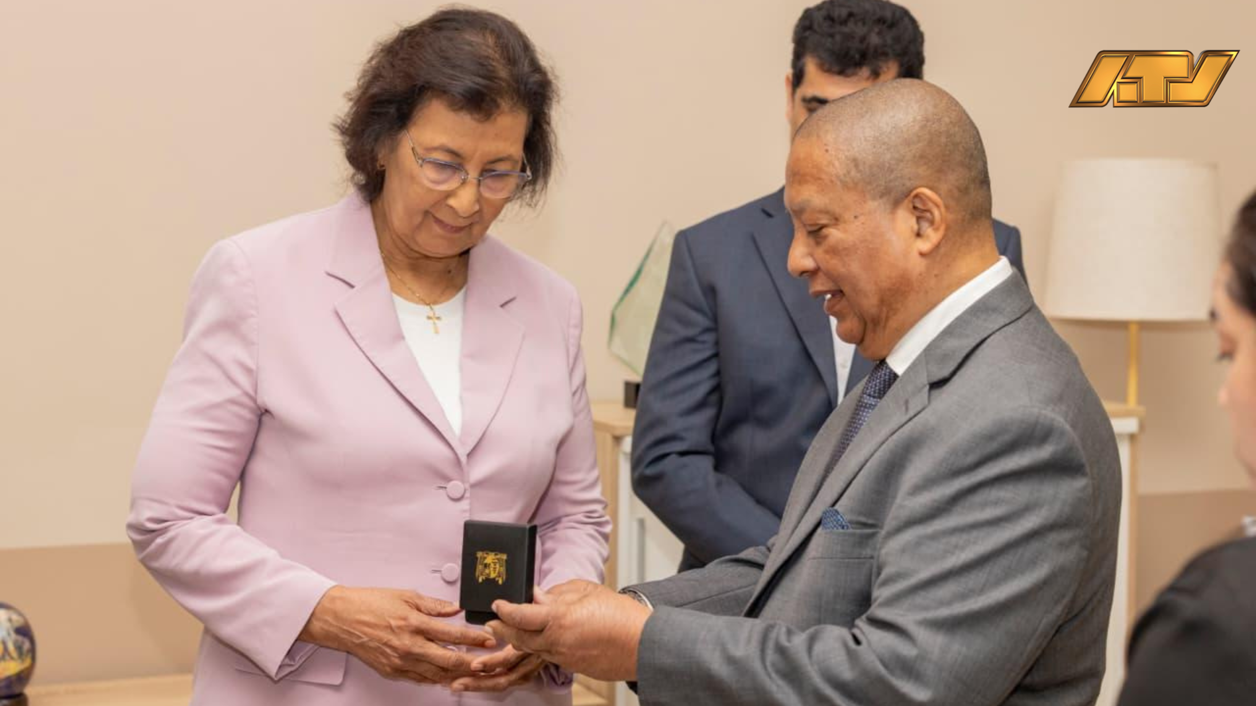 Centrale Bank lanceert gedenkpenning ter gelegenheid van 50 jaar onafhankelijkheid