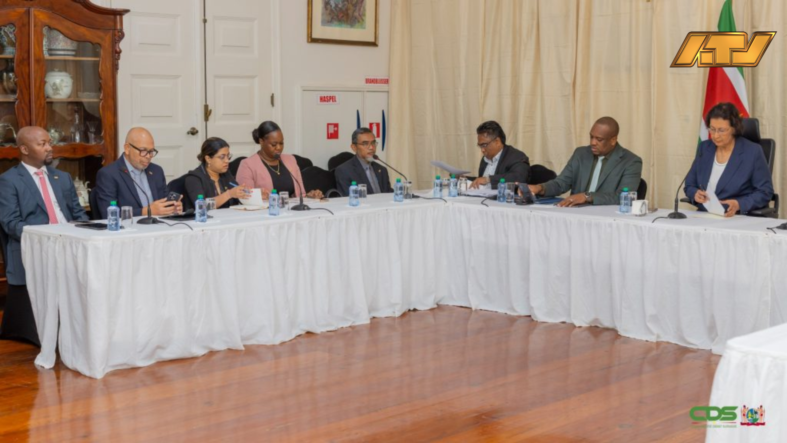 Regering neemt prijsverschillen in winkels onder de loep