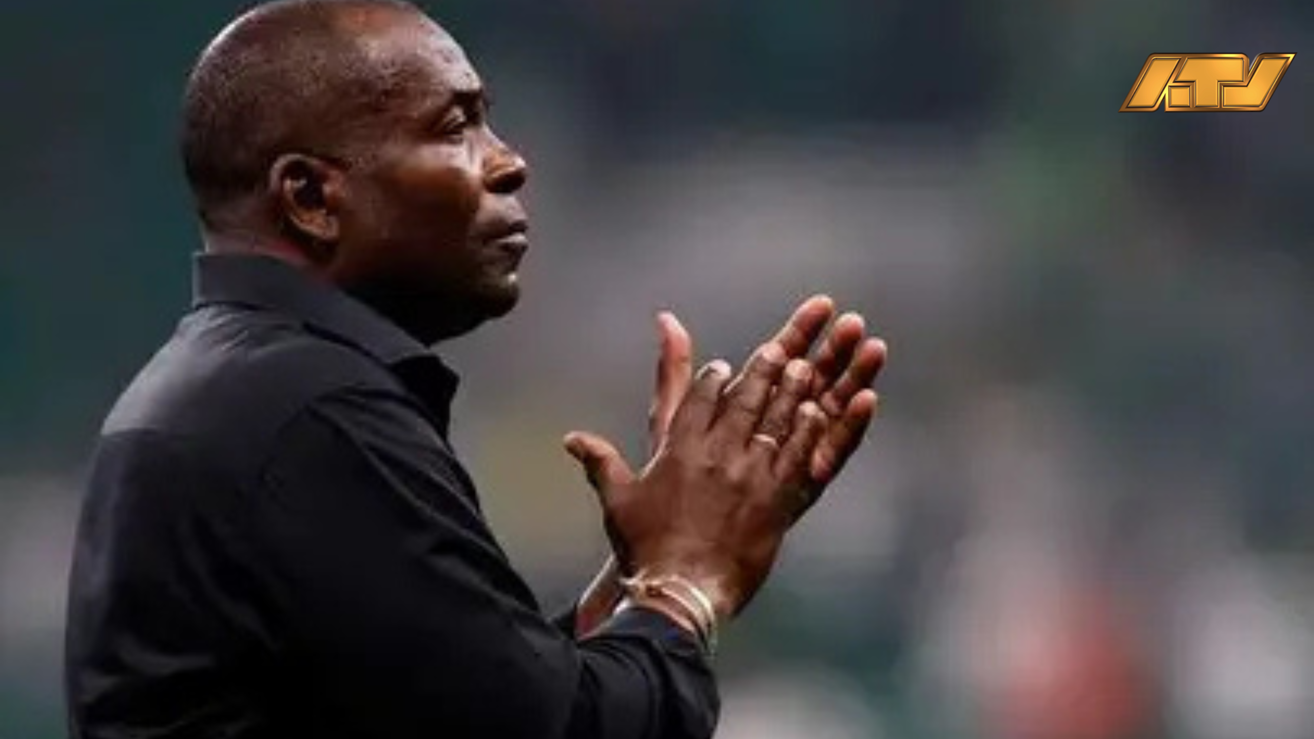 Bondscoach Stanley Menzo onverwacht weg: Suriname in onzekerheid richting WK-play-offs