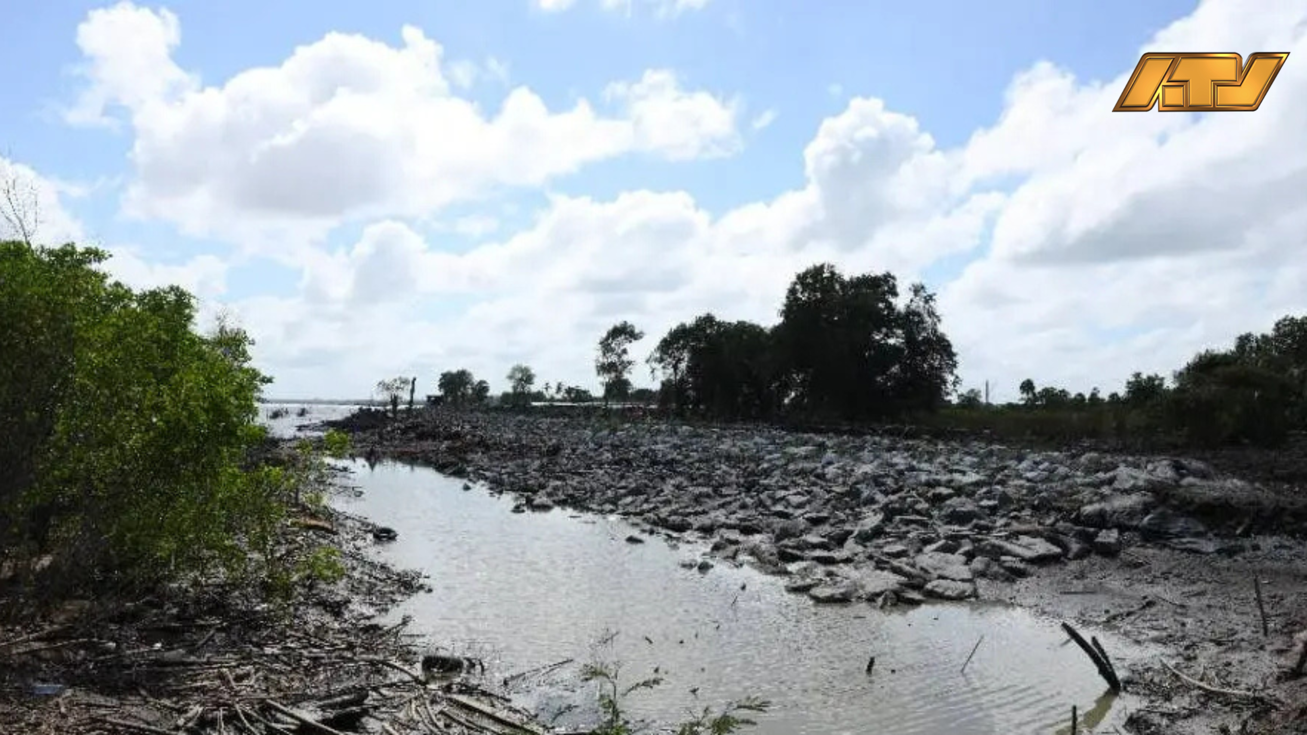 OWRO versterkt dijk langs Brantimakkaweg ter voorkoming van wateroverlast