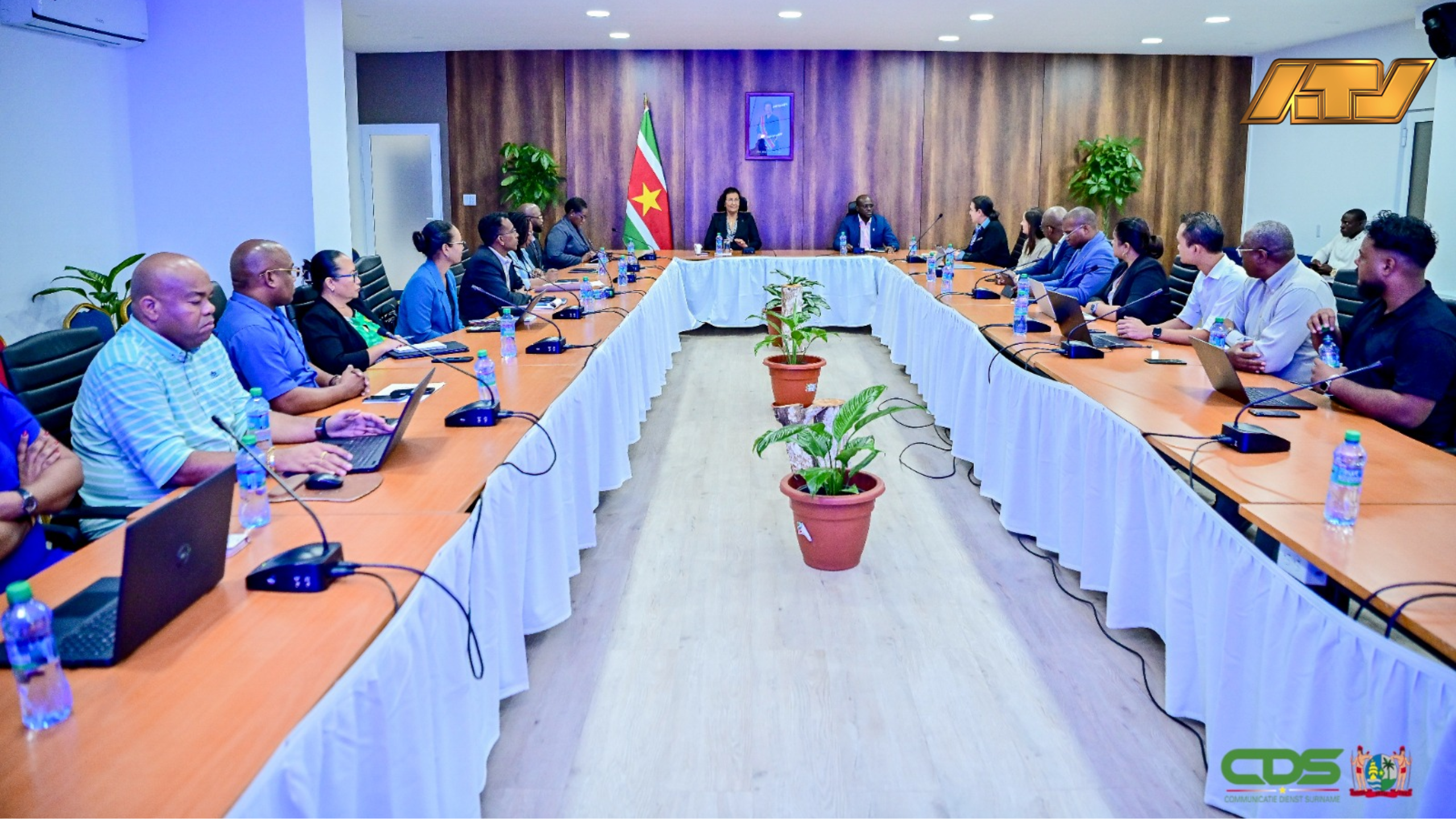 IDB voert overleg over toekomst energie in Suriname