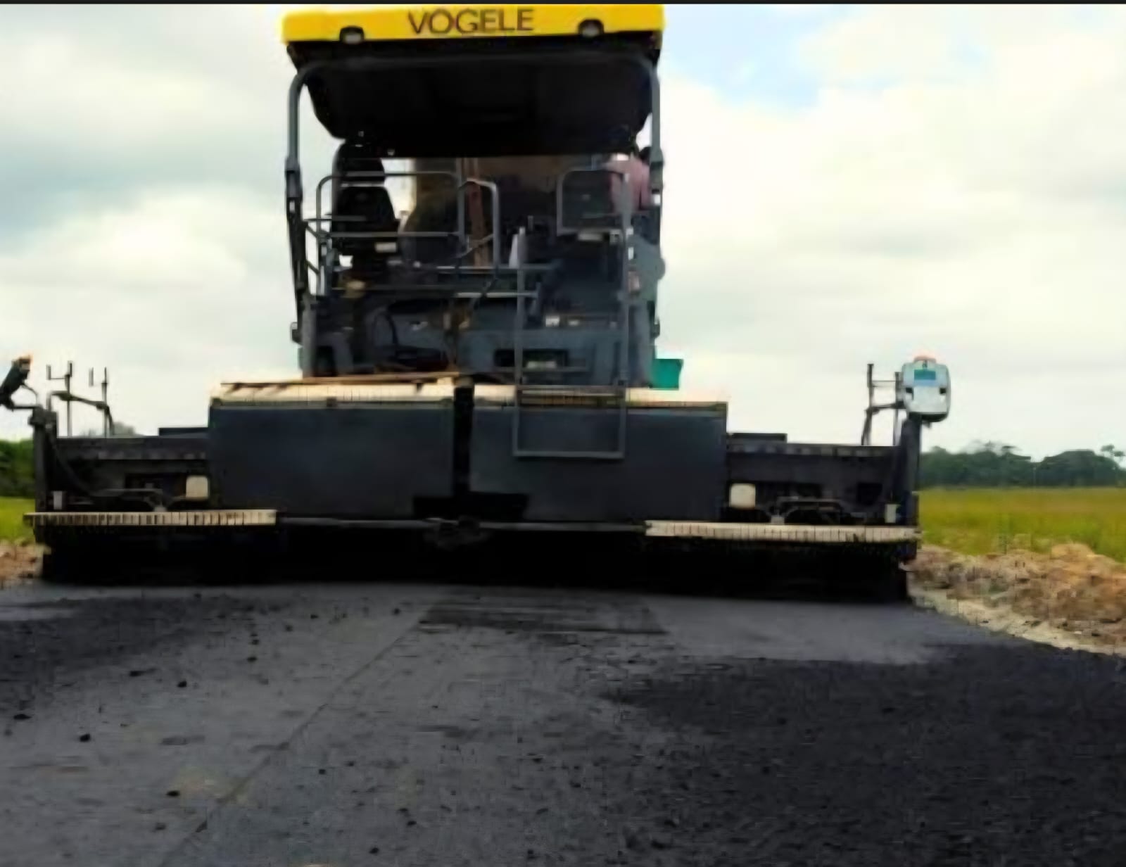 ZWARTBONDTSTRAAT IN WANICA WORDT GEASFALTEERD: SNELLERE VERBINDING NAAR PARA EN OMGEVING
